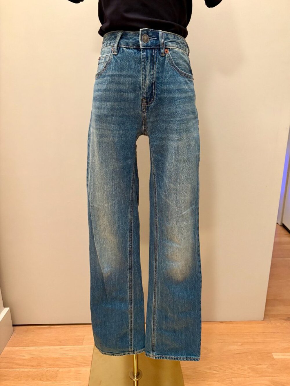 Stradivarius Straight Leg Jeans in Vintage Wash